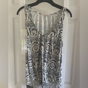 Novella Royale Silver White Sleeveless Relaxed Tank Top